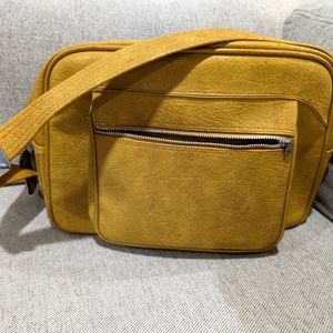 Vintage Escort travel bag Yellow (old)